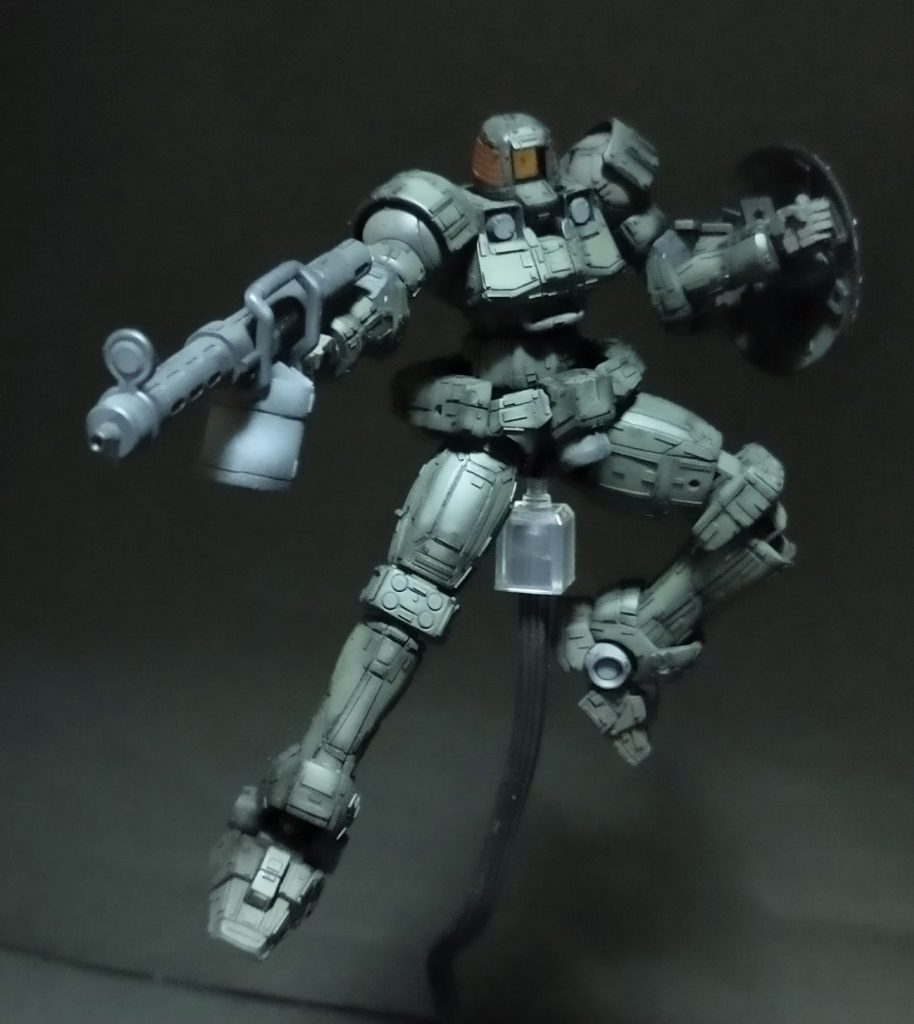 塗装はいつもの黒サフ立ち上げの極薄塗料のMAX風仕上げになります。