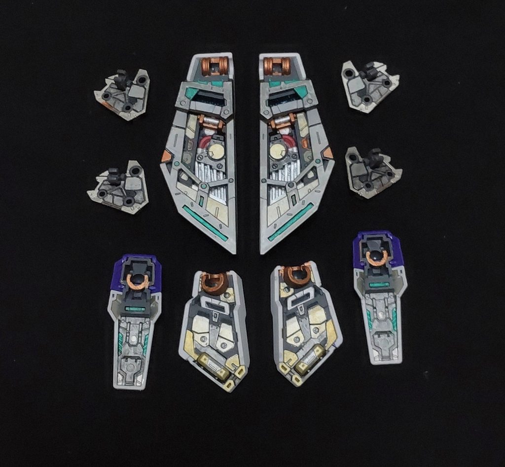 装甲裏も抜かりなし、フロントアーマーはν、リアアーマーとサイドアーマーはHi-ν😆をチョイスしました。肩アーマー裏も塗ってます😄。