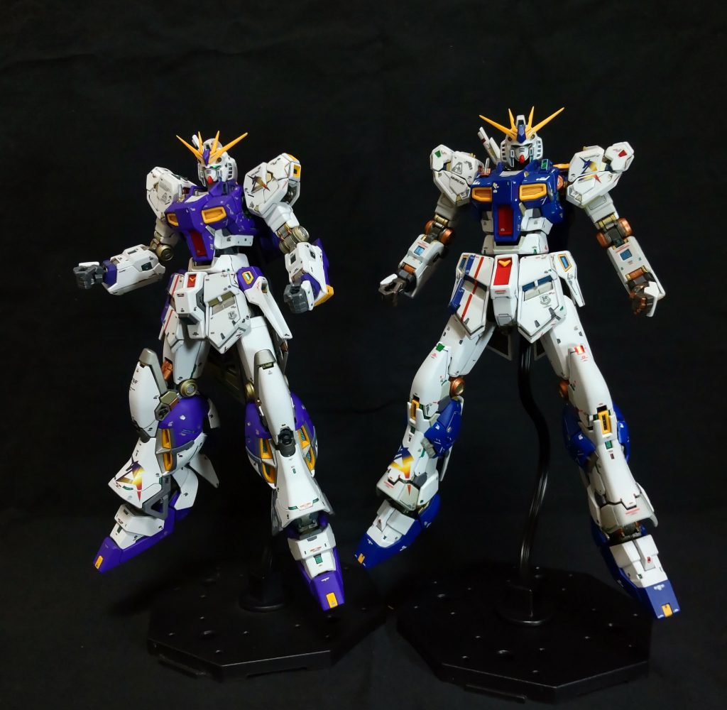 福岡νガンダムと並べて撮影、下半身が違うだけで印象が変わりますね、νガンダム、脚細😳。