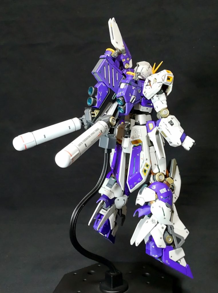 背面は、こんな感じ、シナンジュぽくもある。