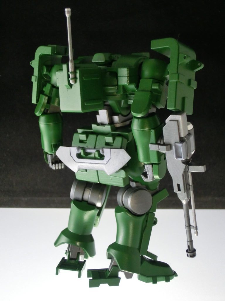 主な改造箇所として目立つとこの合わせ目消しMGを基準にMSGで装甲、フックの追加足関節の後ハメ加工を行っております