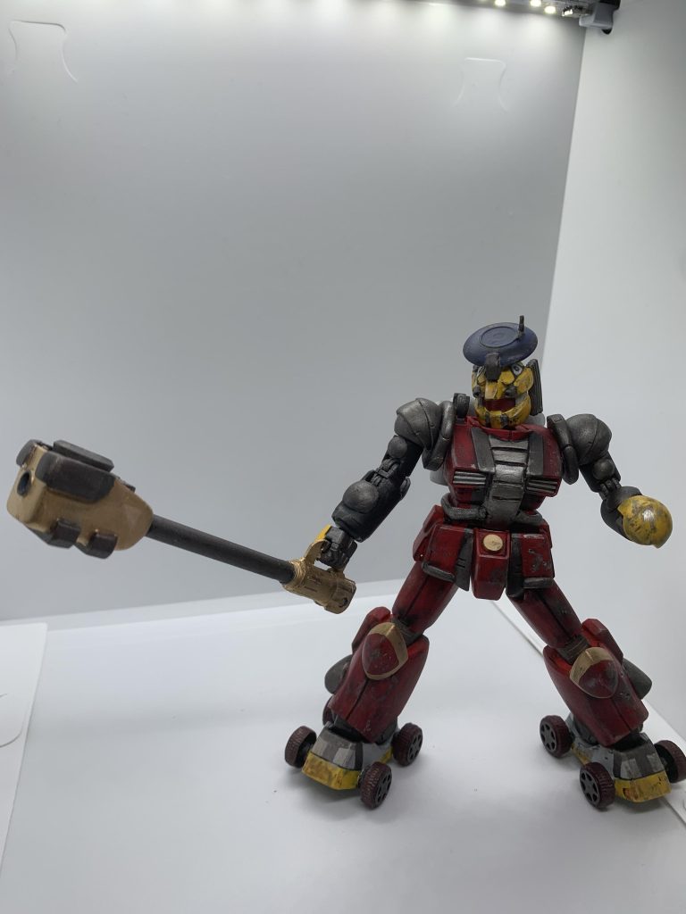 メイン武装のスラスターハンマーです。スラスターで加速した質量をぶつける単純な武器です。ハイパーハンマーと違って鎖ではなくメイス的な武器になっています。