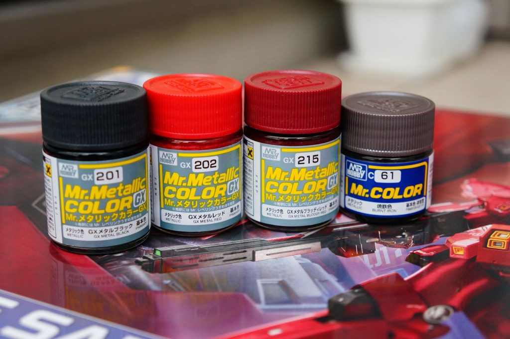普段はタミヤのクリルカラーで筆塗りなのですが、今回はMr.カラーのメタリックを使いました。色の調合はせずそのまま塗りました。