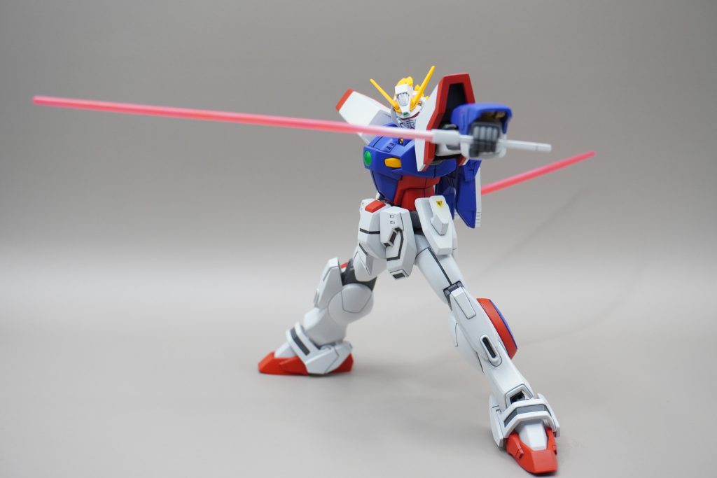 ビームサーベルは長短１本ずつの侍スタイル。両方とも左サイドスカートに装備するのも侍感ありますね。ガンダムとしては珍しい。ただこれ、収納時めちゃくちゃ落っこちます。