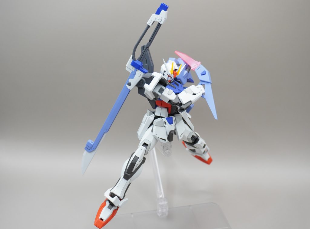 ソードストライカーうーん、かっけぇ。ギミックが多くてプレイバリューが高いですね。数年前は旧1/144かHGSEEDのパーフェクトストライクから入手するしかなかったですが、オプションパーツとして、しかもスーパー色分けで出してくれたことには感謝しかないです。ありがとうバン。