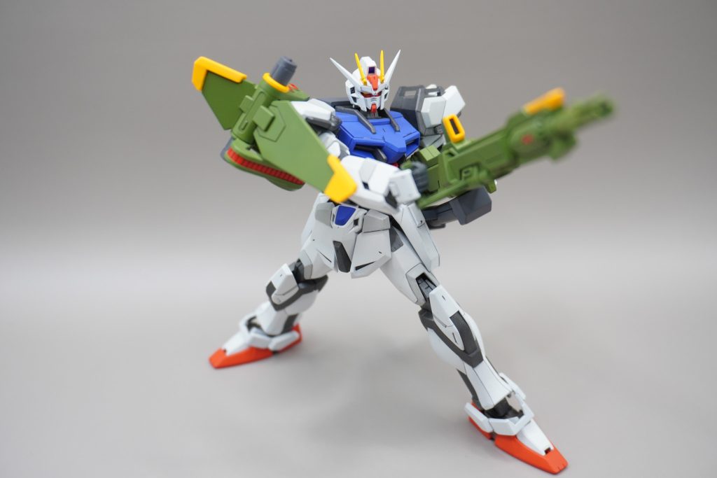 ランチャーストライカーうーん、かっけぇ。こいつは接続が複雑で結構ポージングの幅は狭いです。