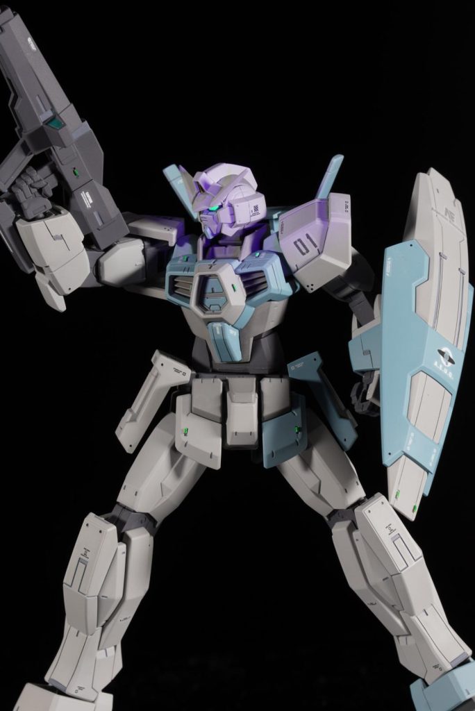 モノアイ並びにセンサーも蛍光塗料なのでブラックライトで光ります。もっと自然に光らせたい、、今後の課題です