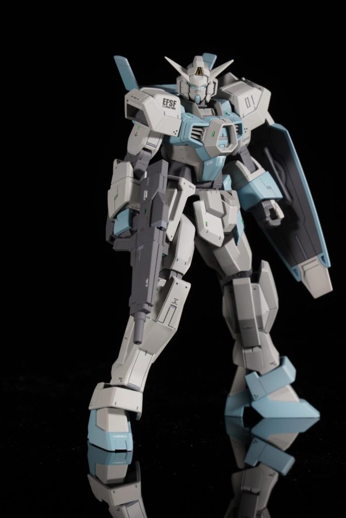 シンプルな機体、シンプルな素立ち握りこぶしハンドパーツだけモデラーズパーツを使えばと少し後悔、、、