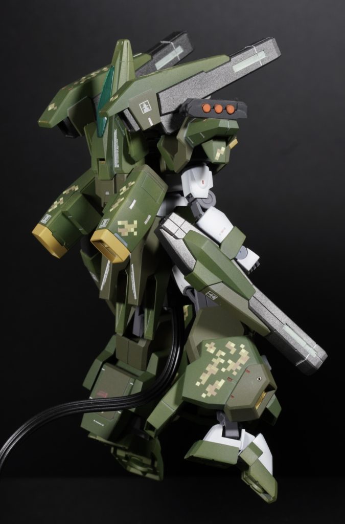 肩に取り付けているハンドグレネードのオレンジ色が差し色になって気に入ってます!