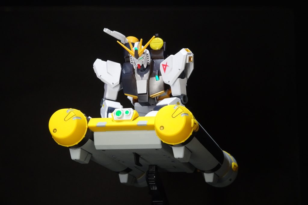 ファンネルが飛ばぬなら、飛ばせてみせようνガンダム？ということで、νガンダム用ブースターベッドが安く売ってたので、買ってみた。