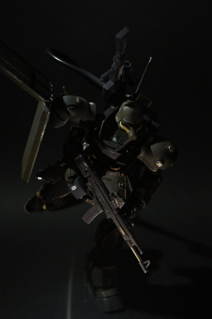 別角度から。やはり長物を背負っていると重装備感が増しますね。廃墟ジオラマとかと合わせると、尚臨場感が増しそうな気がします。