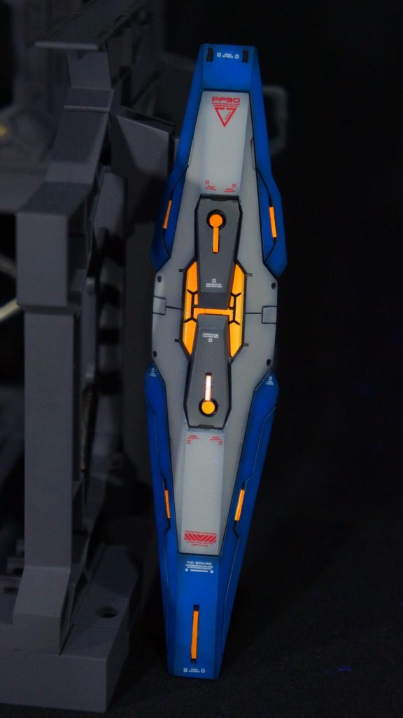 シールドのスジボリはうまくいったのではないかと、自己満足しております。蛍光のレッドチップもいい感じに情報量を増してくれています。