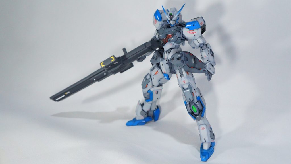 一部の改造とカラーリング変更くらいですが、印象の違うガンヴォルヴァになったのではないでしょうか。ガンビットらしい無機質な印象のオリジナルもよいですが、ヒロイックなカラーリングも似合う秀逸なデザインですね。