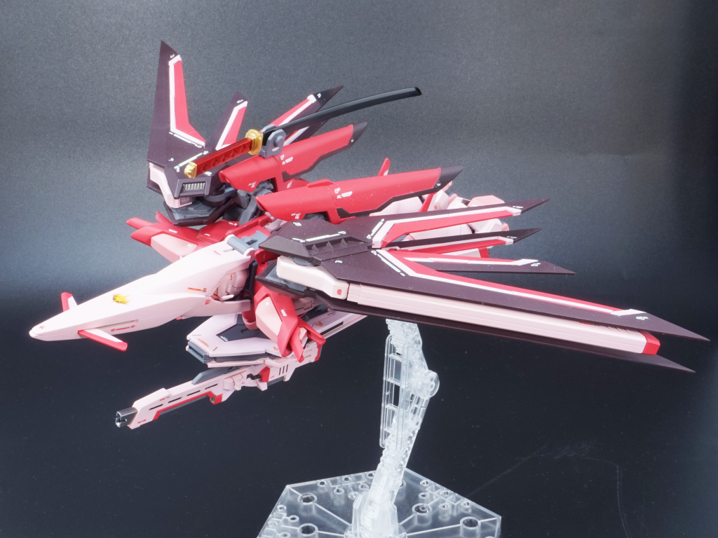 モビルアーマー形態フツノミタマをマウントしたままでも変形は問題ないです。