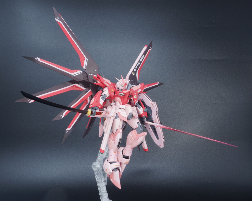 対艦刀 フツノミタマ(影打)コトブキヤのMSG日本刀の長刀を使っています。樋(ひ)にあたる箇所はHGでも超合金でも造形がなかったため埋めました。