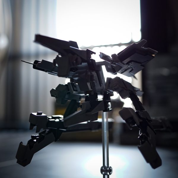 設定に従ったフルドド2機によるドッキング状態。左右対象の2枚の羽根と、ガウォーク脚ように下に伸びるクローユニットも左右対象に2本。表面処理しながら仮組みしました。でもこれで見納め。フルドドとしては完成させず、バラしてTR-1ヘイズルにドッキングさせようと思います。（6枚目）