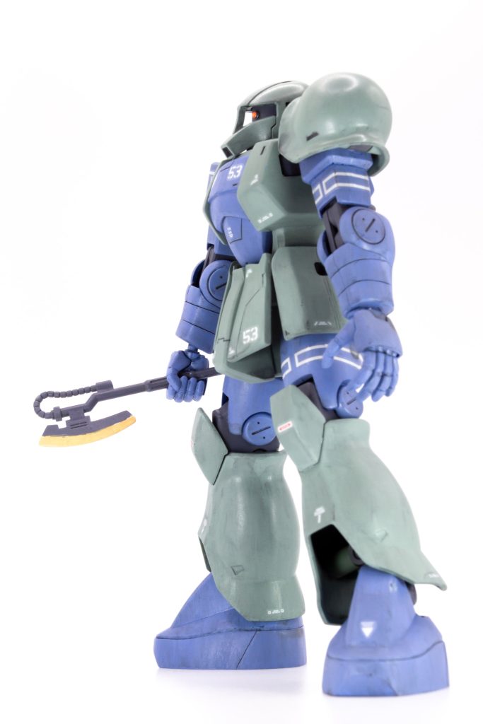 本体青はアースブルー、本体緑はモスグリーン、間接部及び武器はニュートラルグレー、スラスターはピンクレッドの上にモンザレッド、黄色部はマスタードイエローの上にプロトタイプオレンジを塗りました。セイラマスオカラーにハマってます。