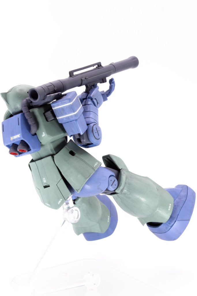 工作の技術は全くなくて後ハメが出来ないので、合わせ目は順番にコツコツ消しては塗ってを繰り返してたわけなのですが、左腕が固まってはいけないところで固まってしまい、回転できなくなってポーズが違和感たっぷりになってますがご容赦ください。