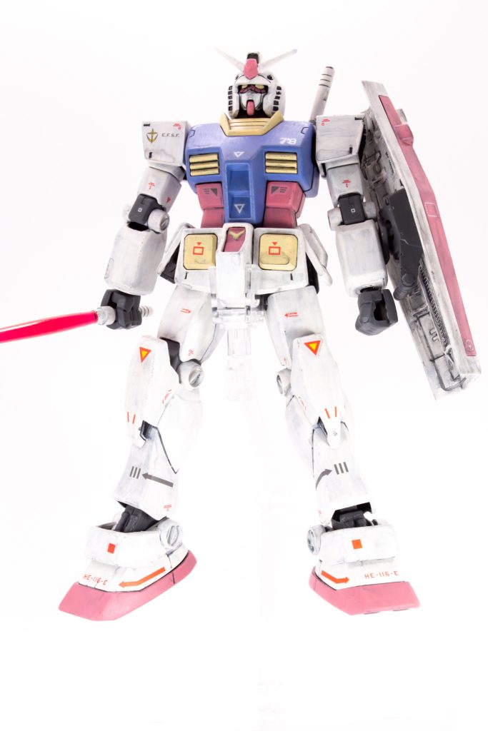 エコプラから筆塗りしてるため元の色が透けて見えているわけなのですが、その上からいつも通りにウェザリングするとなんだかめちゃくちゃ汚くなってしまってしまいました。