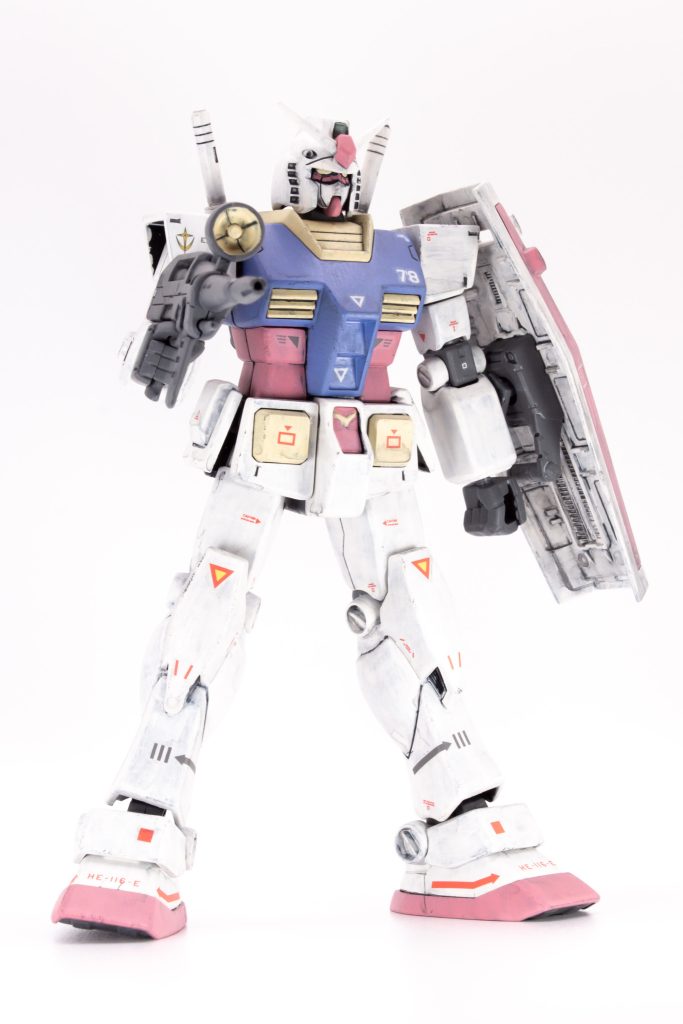 塗装後にガンダムデカールとコーションデカールを適当に貼り、いつも通りに艶消しスプレー→ウェザリング→艶消しスプレーを施しました。