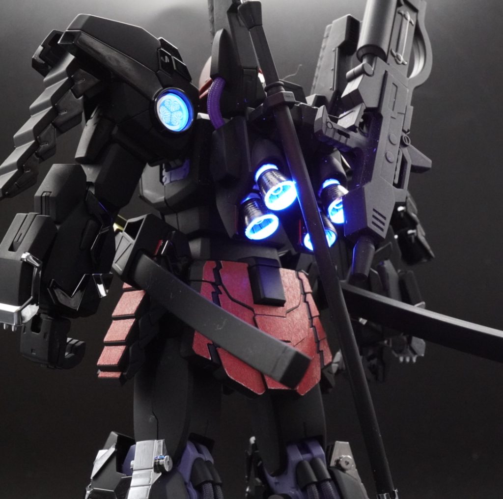 バーニアも蛍光クリアーで塗装です。マスキングでプレミアムミラークロームが、少しもっていかれました。プレミアムミラークロームは、塗膜が弱いかなと思いました。プレミアムミラークロームは、マスキング向きではないので、触れない箇所に塗装するのが、いいかなと思いました。