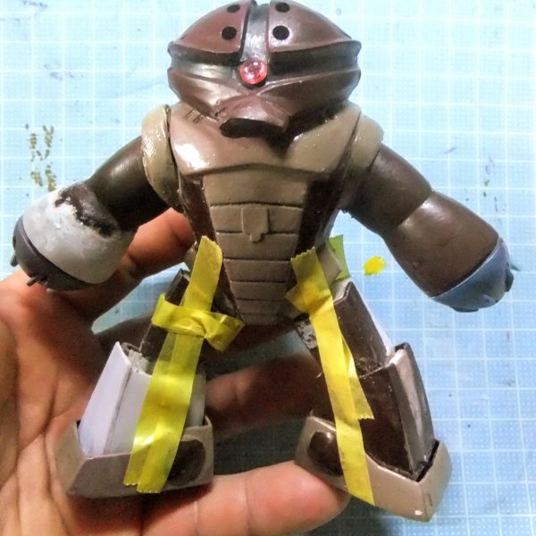 どうも！こんばんは〜っ！G太郎デス😁本日はやんわり樹脂粘土でつないでいた部分をタミヤのプラ板の箱組みに置き換え　お試し塗装を筆塗りを行いマシタ。色をのせる事で傷や粗を確認出来て⇒ラッカー塗装を捨てサフがわりにも出来マス。（5枚目）