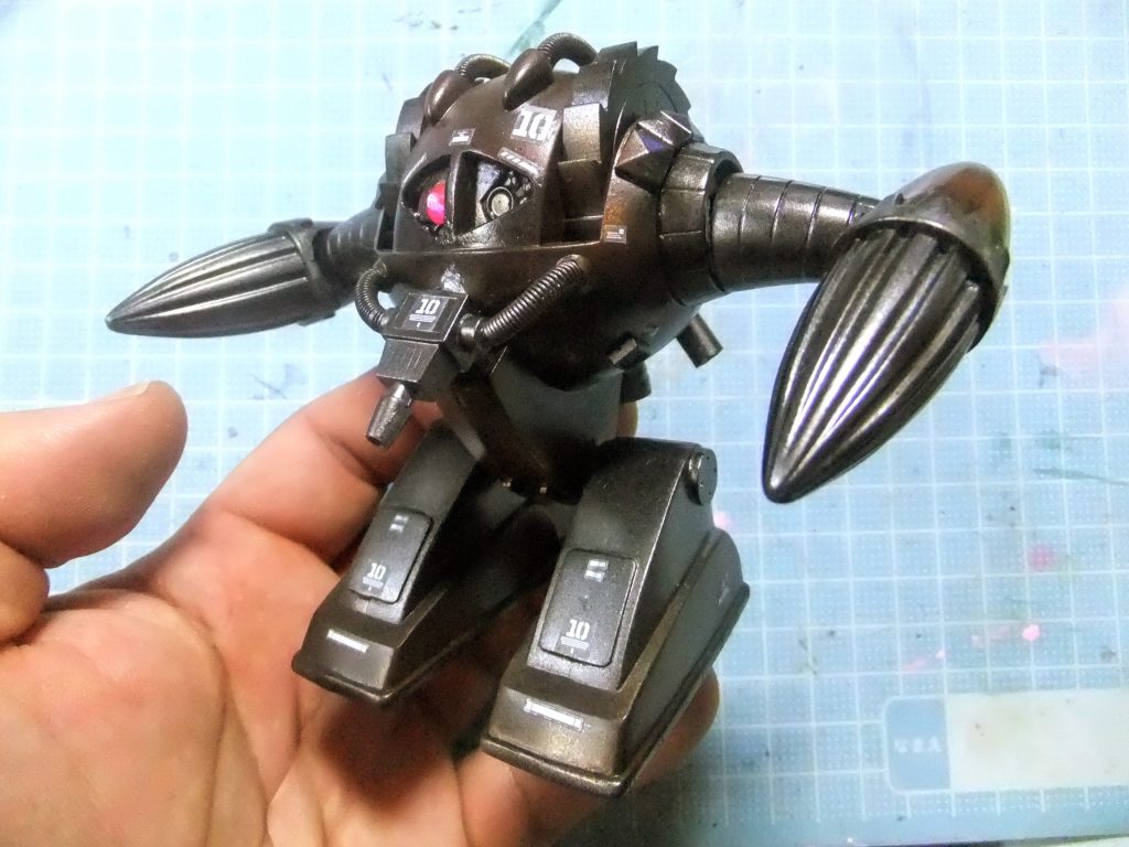 先ず最初に見つけたキットは?旧キットの1/144のアッグ 初版販売当時300円 デス♫コレで旧キットジオン水泳部 試作機をコンプリート出来マス😁