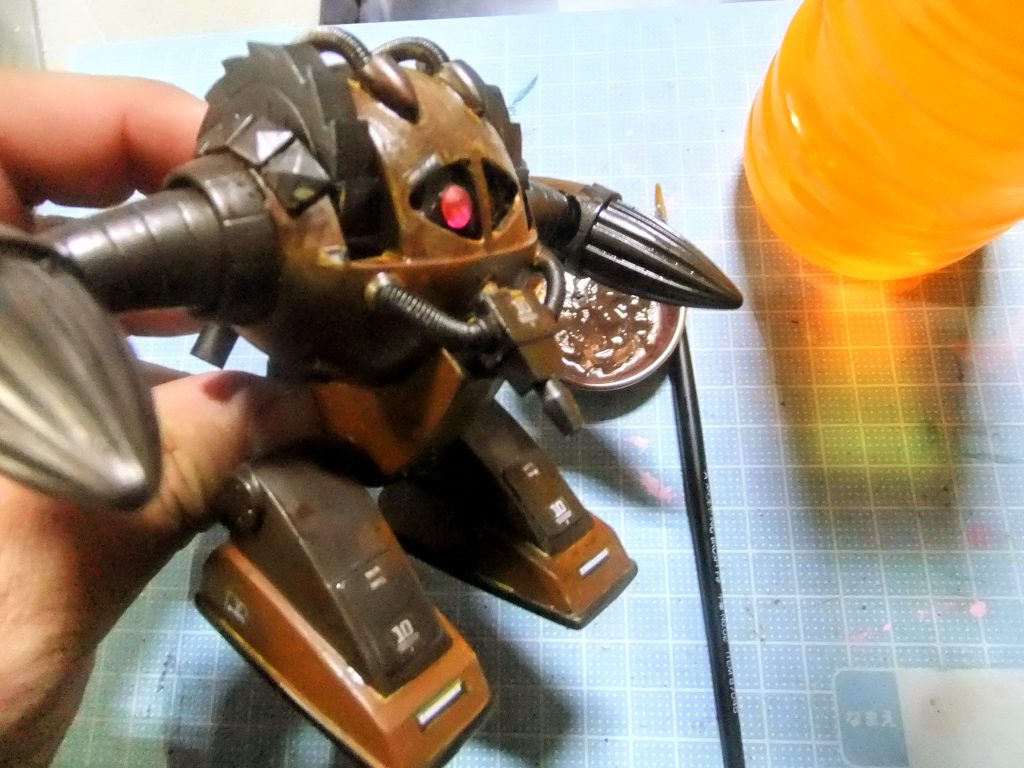 シタデルカラーでベース色を塗布します。