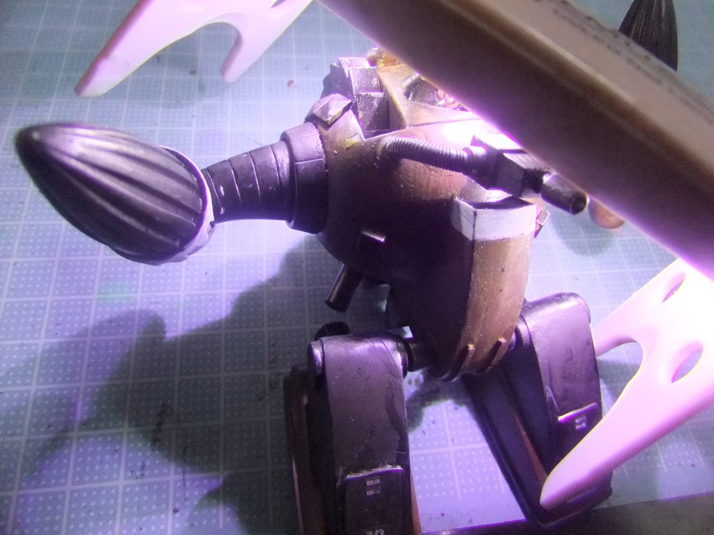 モノアイシールドを百均のＵＶレジンクリアーを点眼してＵＶライトで硬化させます。