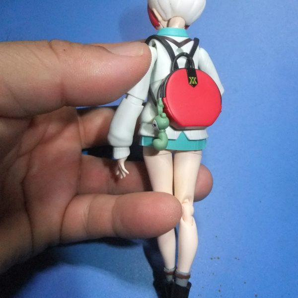どうも！こんばんは〜っ！G太郎デス♫今回はGQuuuuuuX　マチュフィギュアの余剰パーツの不足分を樹脂粘土で補填して作り上げて行きマス😁本日の樹脂粘土で補填で組み上げ画像　フロントバック画像　①②不足分の首パーツを30MSから流用で補填　頭部の頭髪パーツの樹脂粘土で補填　完全乾燥を待ちマス。画像③胴体のパーツを樹脂粘土で形成　胸部パーツ穴は約4,5mm　画像④⑤画像⑥　30MSのパーツを利用してスペアヘッドを製作デス。（3枚目）