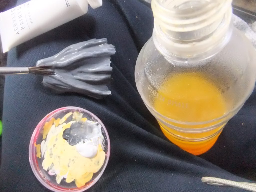 百均アクリル絵の具で陰影塗装　稀釈はマジックリンです😁