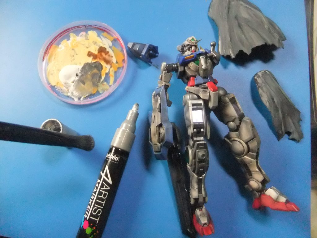 エッジをアーティスト４マーカー　シルバーをドライブラシ。