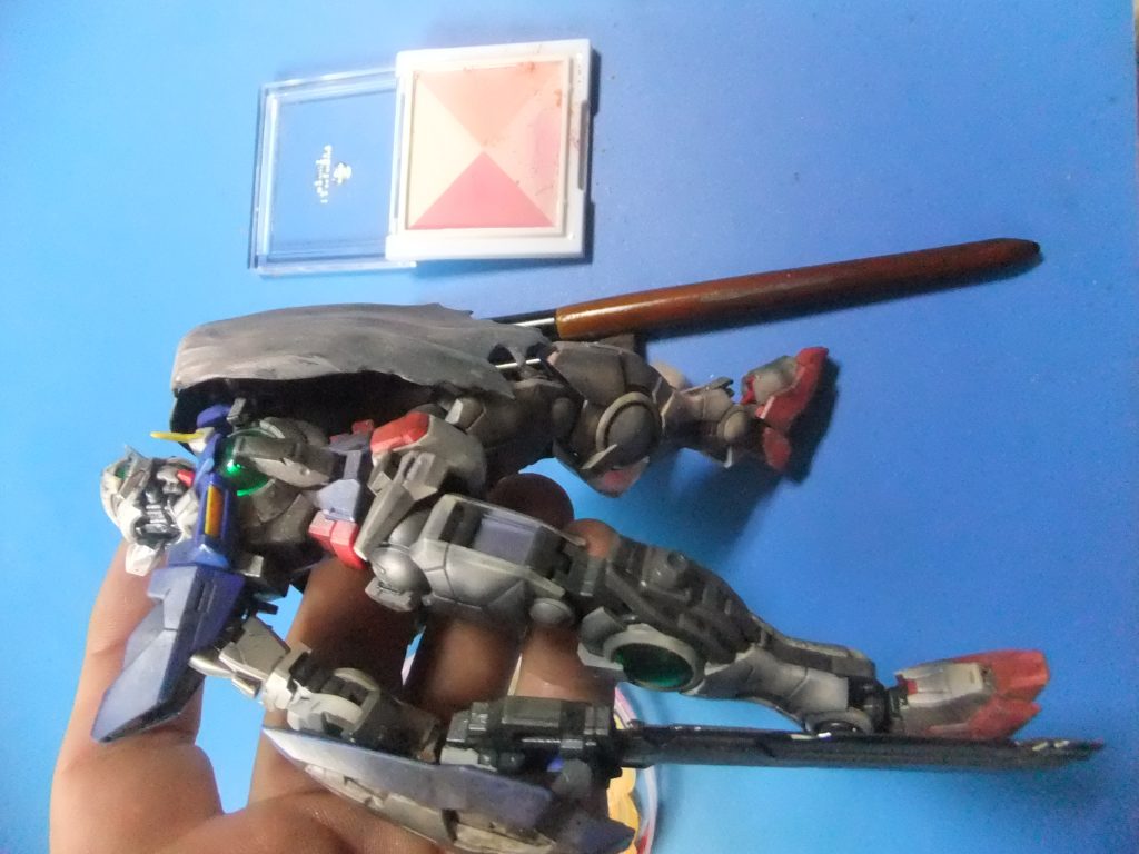 百均ファンデーションで全体の調子を馴染ませます。