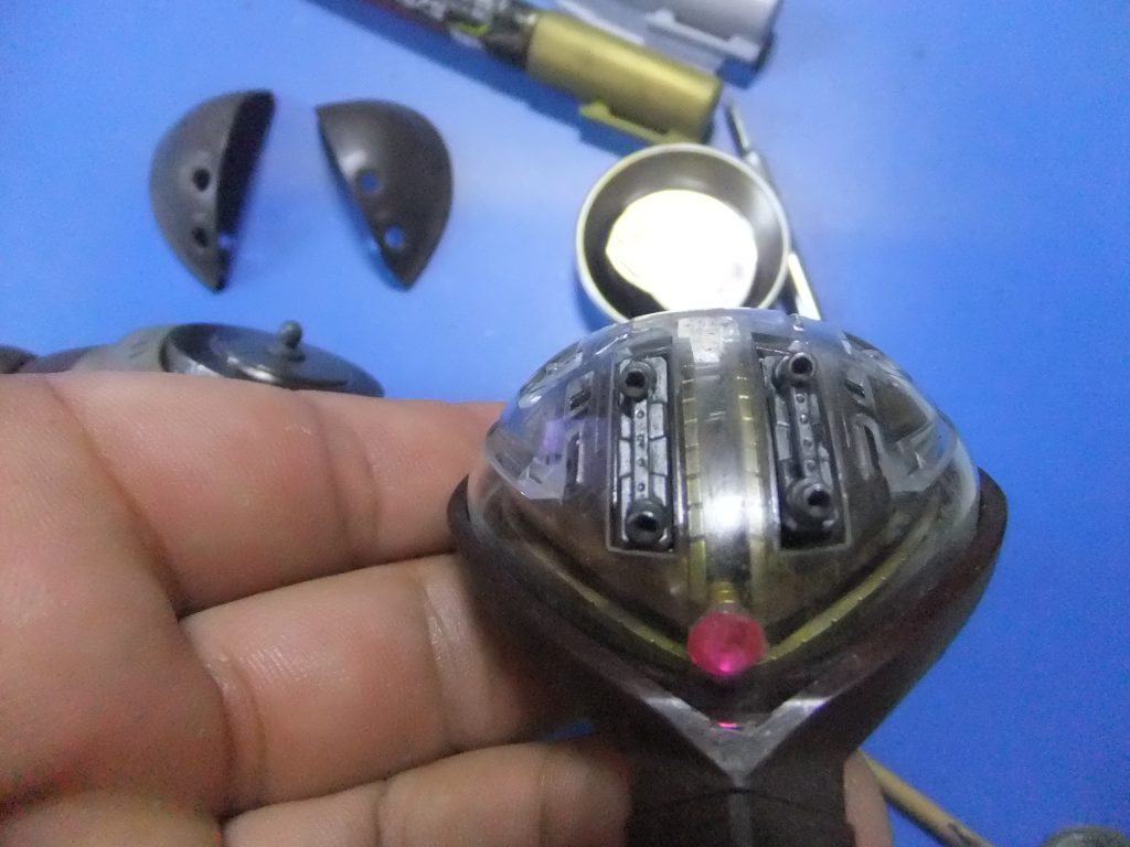 経年劣化で塗装が白っぽくなっていたのでガンダムマーカーで塗り直しデス😁