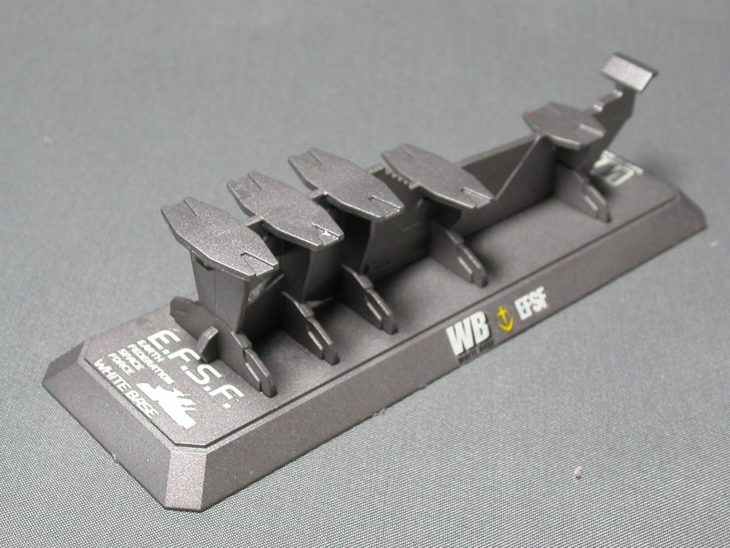 台座にデカールを貼付しました。