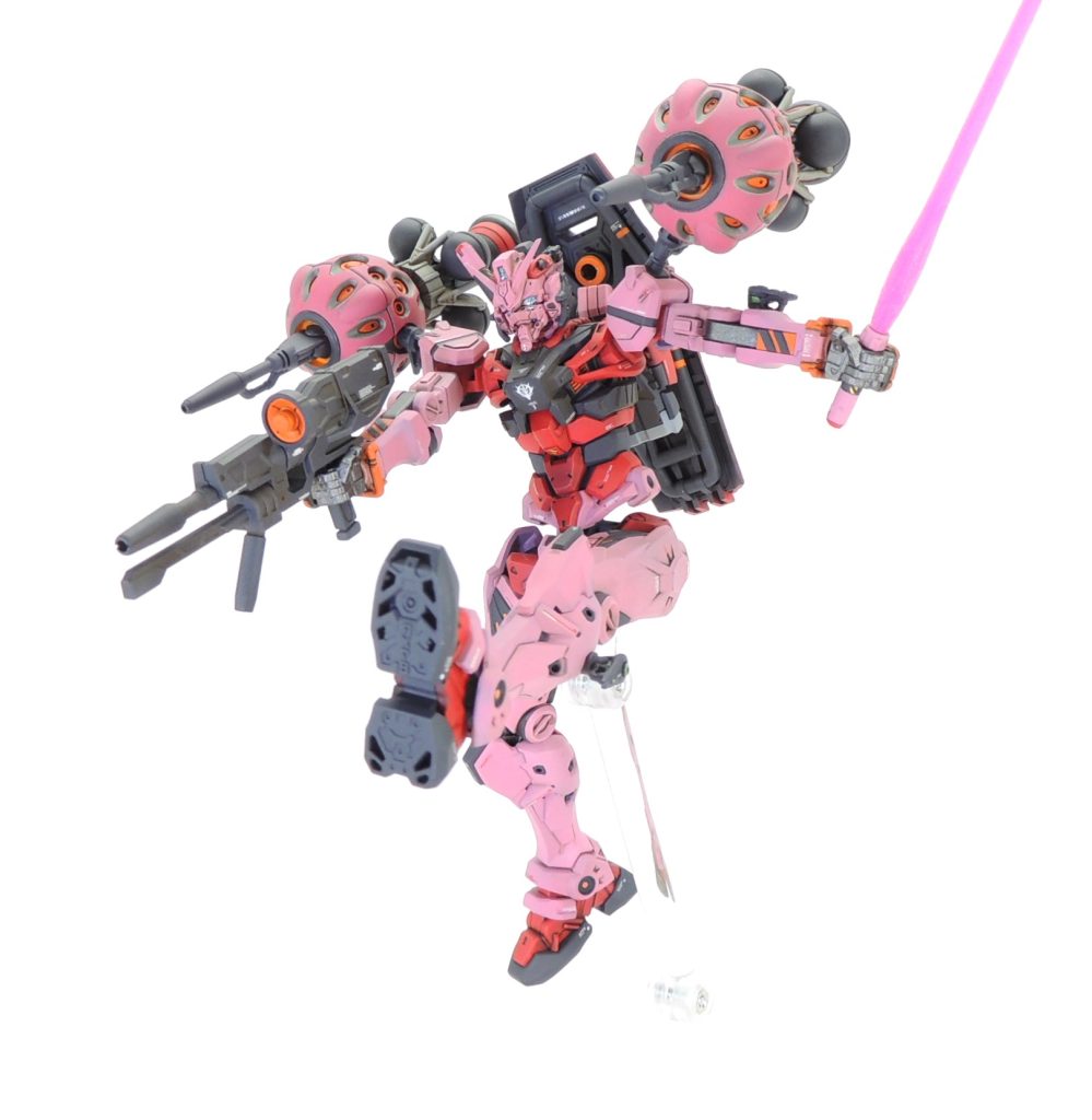 ■ディテール追加について主に0.3mmプラ板の貼り付けによりディティールを追加しています。目の行きやすい胸部・脚部・肩まわりには、重点的にプラ板の小片を配置しました。