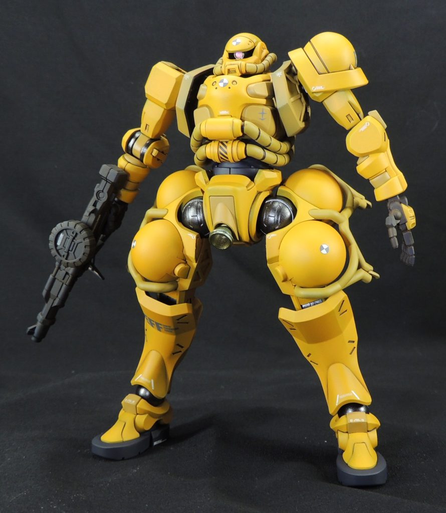 ■カラーリング設定画に準拠しつつ、好みで一部変更しています。 全身:MSイエロー+ヘビーライトブラウン少々 肩・胸部:ヘビーライトブラウン+MSイエロー少々 動力パイプ等:ミドルストーン+ヘビーライトブラウン少々隣り合う色を少量混ぜることで、色どうしが浮いたり喧嘩せず、統一性や調和を図るよう工夫しました。好みで、関節部分はスターブライトアイアンで塗装。光を拾ってキラリと輝き、作品を引き締めます。