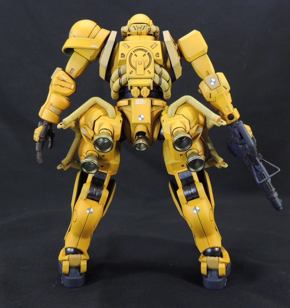 ■頭部無改造ですが、ハイキューパーツ製の2.0mmSPプレートとウェーブのH・アイズでモノアイをディティールアップしました。■ザク・マシンガンおにぎり状のプレート?を撤去し、0.8mmφ真鍮線によりディティールアップしています。