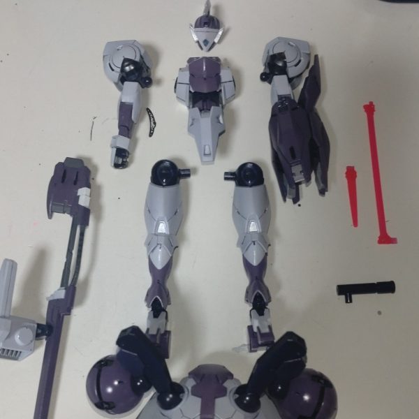 一通り塗装が完了したので、これからデカール貼りします。