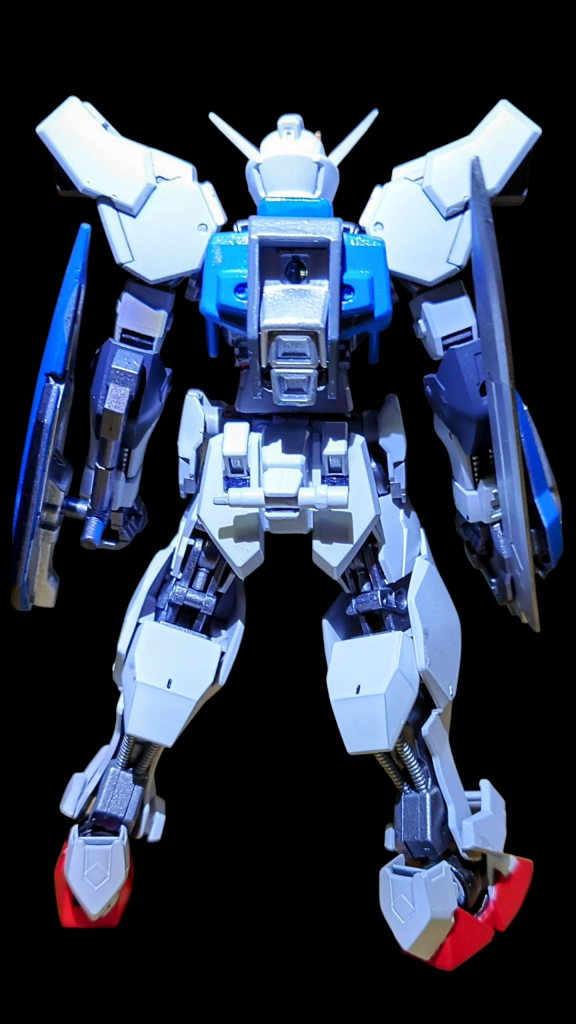 背部にビームサーベルついちゃってます。