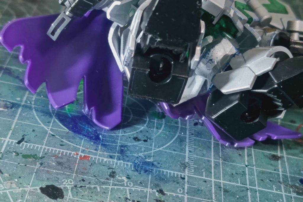 足裏はプラ板とプラ棒で肉抜き穴を埋めてます