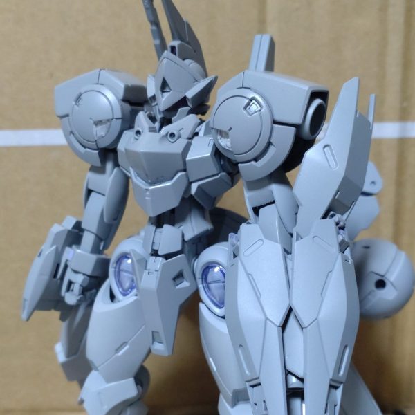 ハインドリーシュトルムをベースにミカエリス、ベギルベウトルシュ、ソードストライカーを組み合わせて作成中です。（1枚目）
