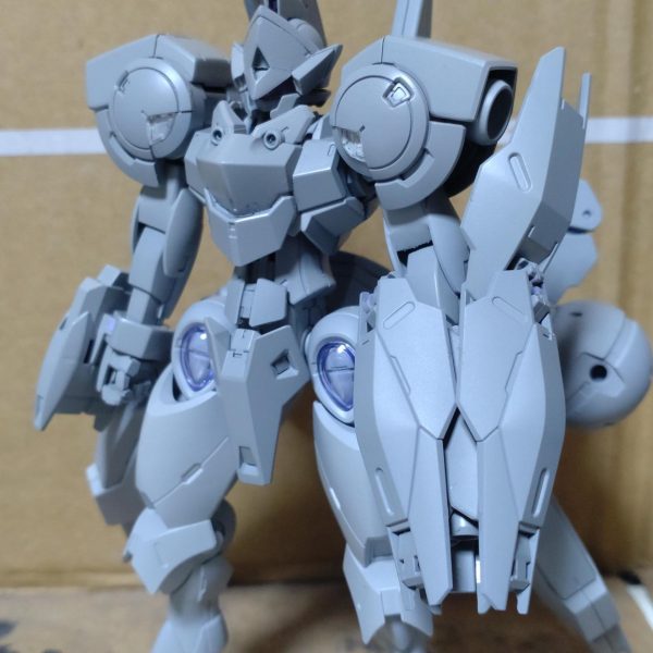 ハインドリーシュトルムをベースにミカエリス、ベギルベウトルシュ、ソードストライカーを組み合わせて作成中です。（2枚目）