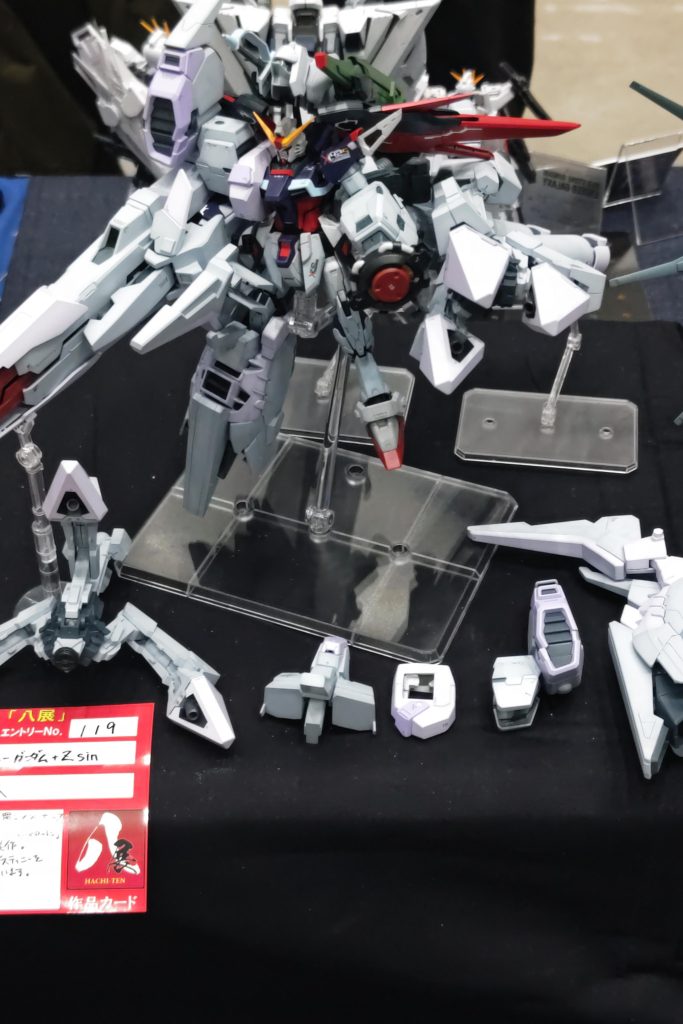 中の人。外装は全て取り外し出来るようになっているので、中のデスティニーもしっかり作ってます。