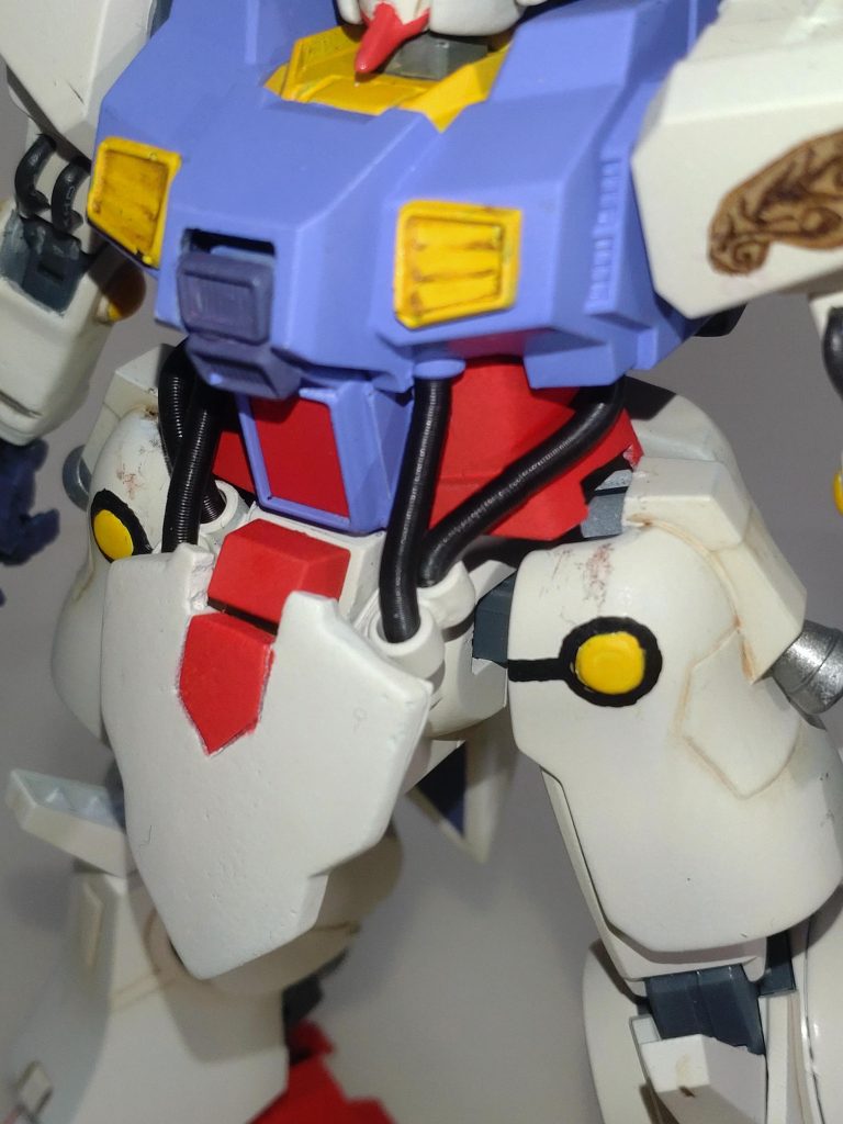 フロントアーマー。こちらは設定画に似たジャンク品をウェーブの型想いで型取りした後、エポキシパテで複製、形状をMarkⅣに近づけました。また特徴的な動力パイプもスプリングパイプにすることで可動に支障が出ないようにしました。