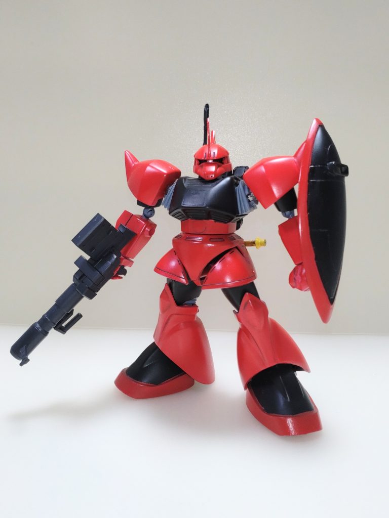 フル装備。塗装はピンク下地からの缶スプレーでパーソナルカラーの赤を表現しました。黒はブラックサーフェイサーです。