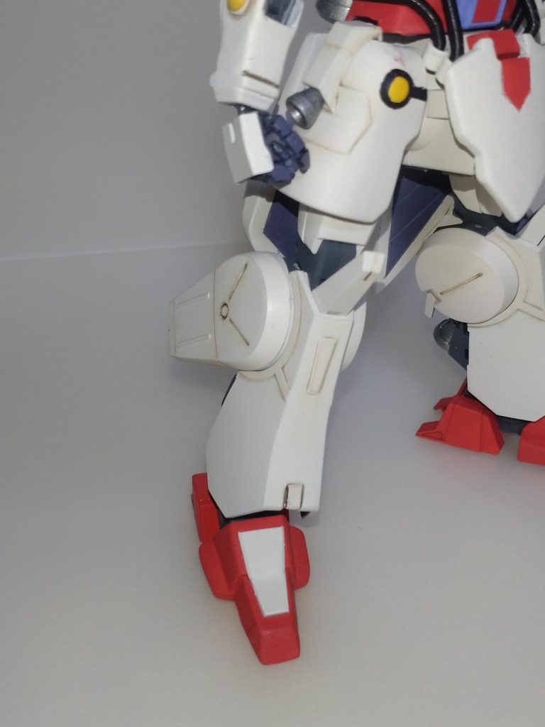 脚部。足首以外はキットのままにしました。