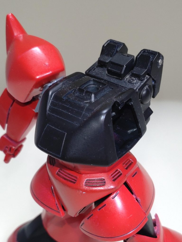 胴体。首の接続にジャンク品からhgガンダムage1のエリパーツを流用して首の動きを良くしました。肩の蛇腹パーツは後ハメにして塗装後、組み込めるようにしました。