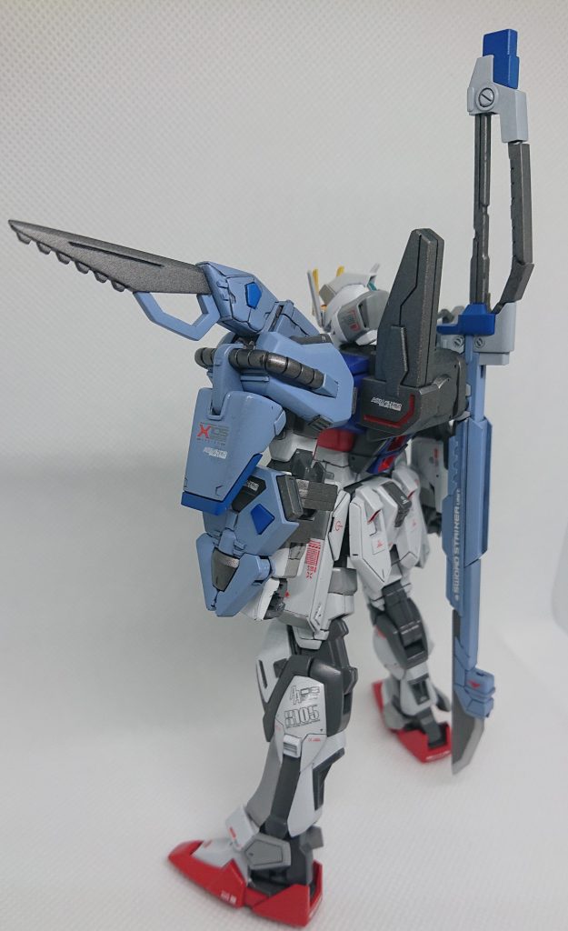 バックパックもセンサーやプラ板貼りましたが写ってませんグレー部分はガンメタサーフェイサー、水色はガンメタからデュエルブリッツブルーグレー、ソードストライクブルー 白はエアリアルホワイトですが上手く塗れませんでした