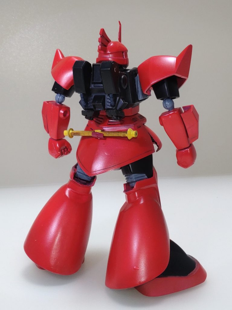 背面。キットはゲルググキャノンに追加パーツをセットした構成と聞いたので、不足している部分を流用パーツで構成しつつ、立ち姿が決まるように製作しました。